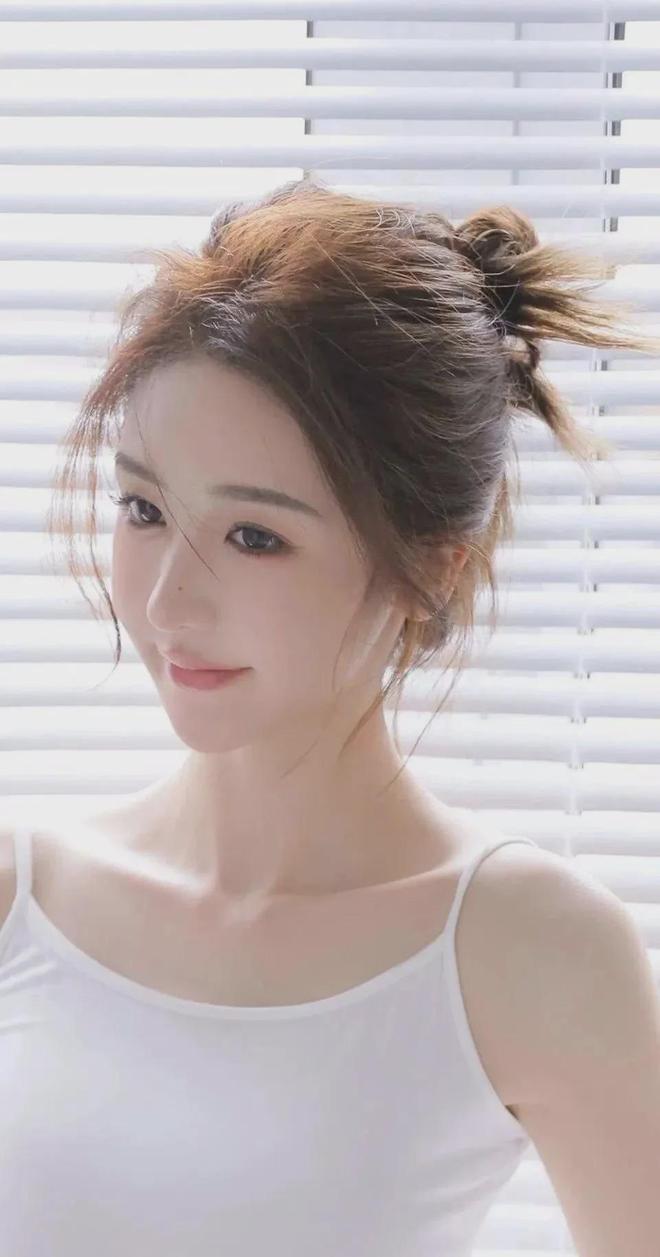 寻味中国丨指尖上的协奏曲：以木为纸 银丝入画